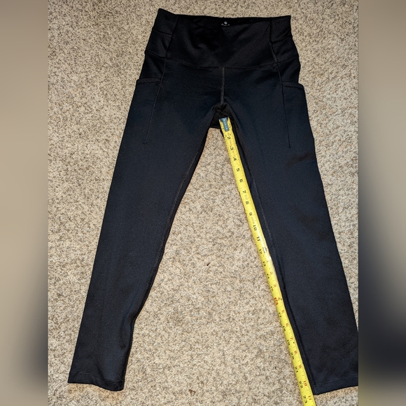 Apana black legging with side pockets for your cell phone or anything else .. - Picture 5 of 5